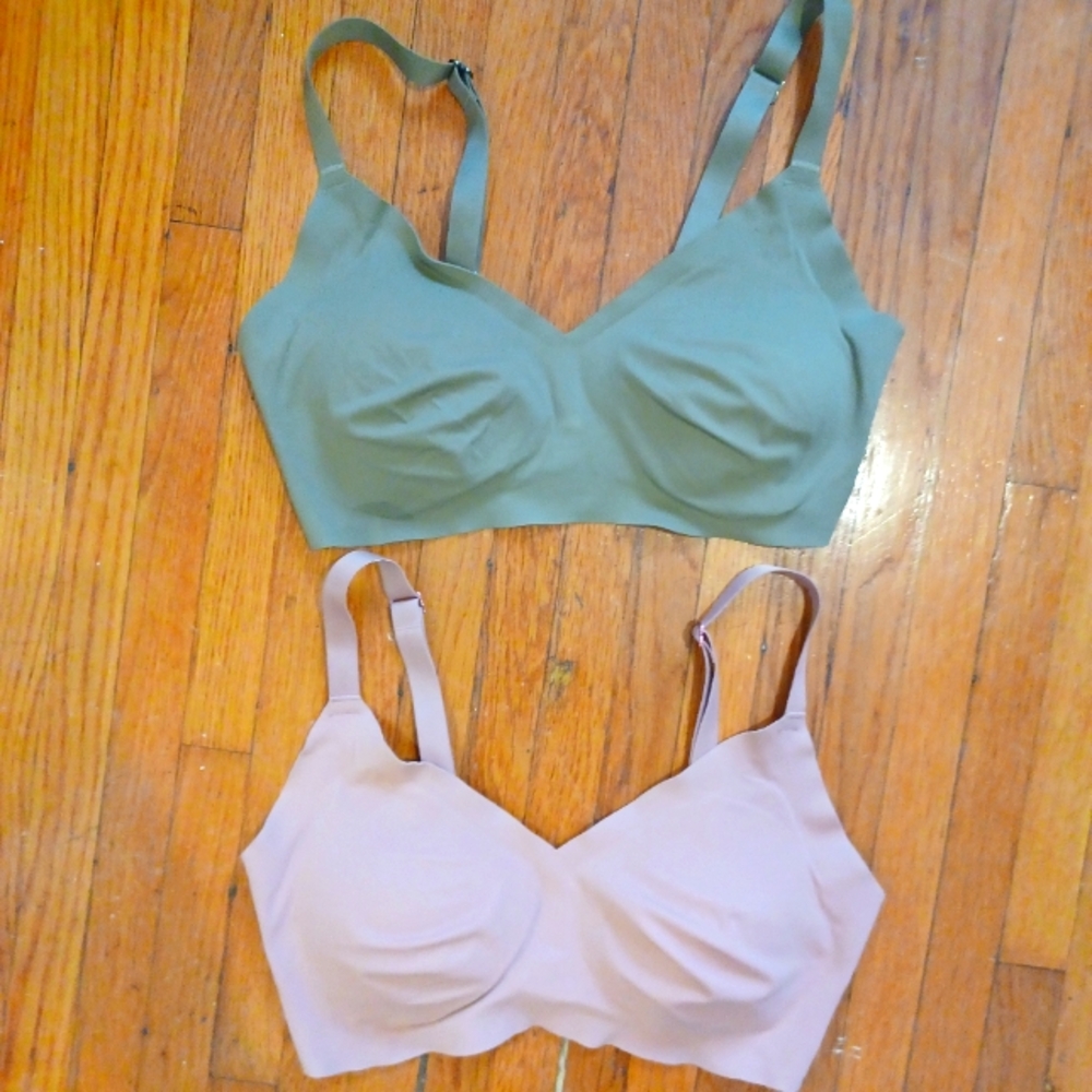 Aerie Seamless Comfort Bras - Green and Light Pink